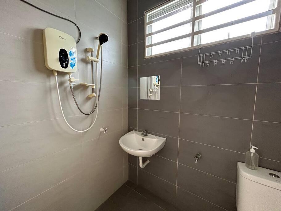 Family Cozy 4r4b 12-13pax Sy23 Holiday home Ipoh